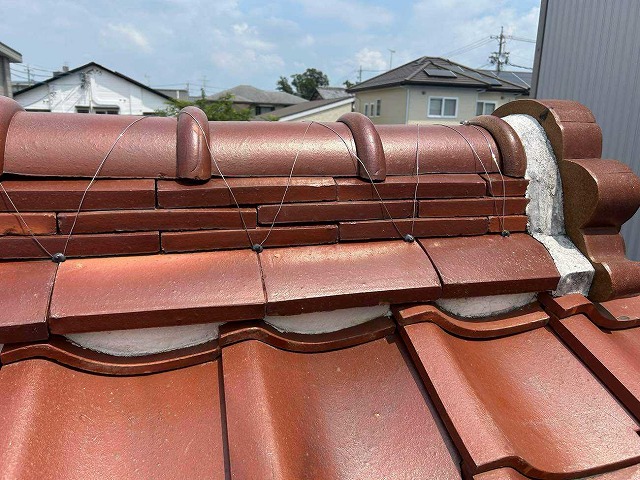 棟番線を端部で結束